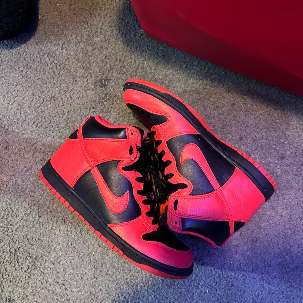 Nike dunk high black action red (2011) worn once